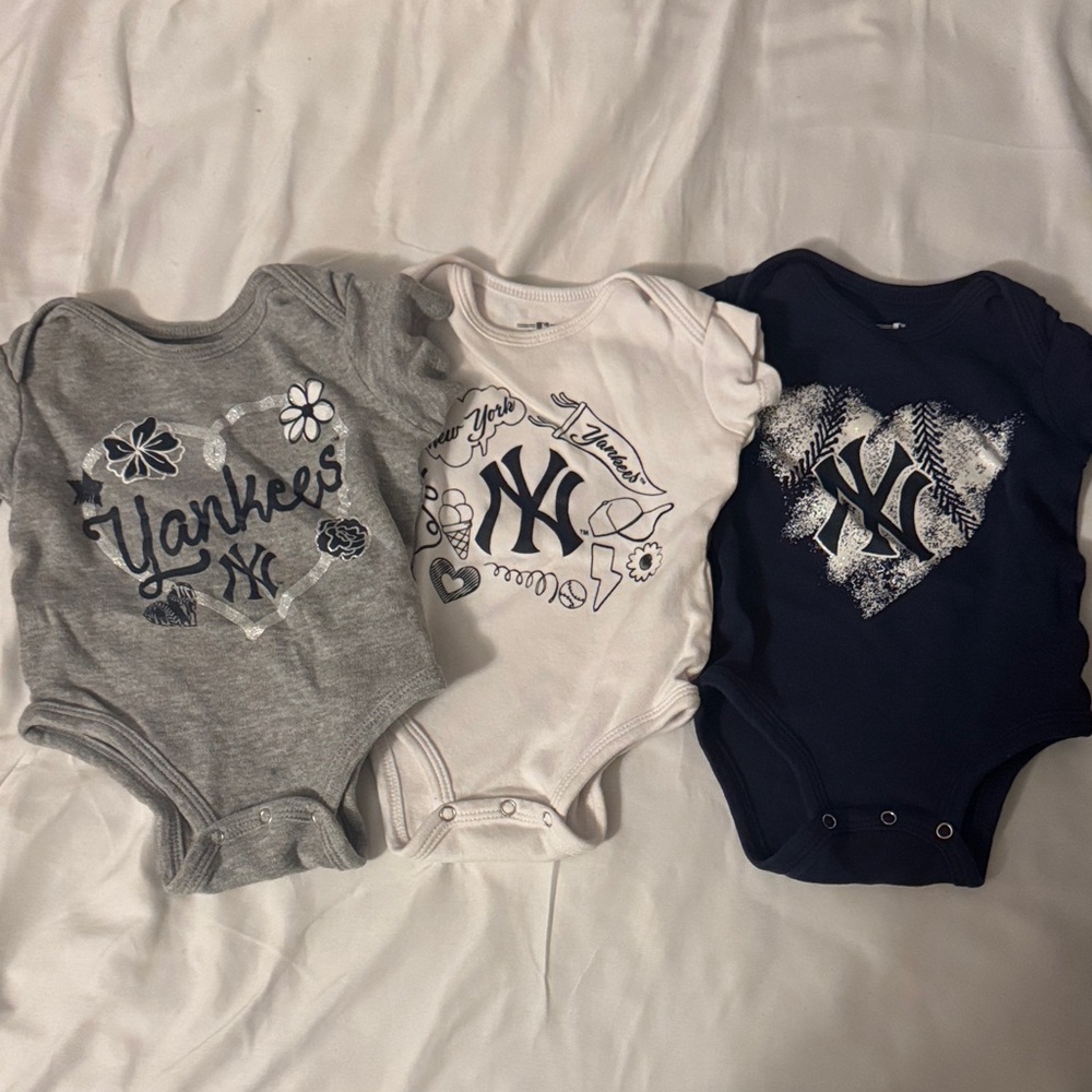 Genuine Merchandise Yankees Baby Bodysuit Trio - Gray, White, Navy